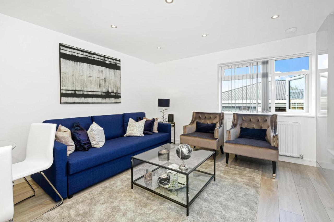 St Martins 2 Bedroom Apartments In Ruislip By 360 Stays エクステリア 写真