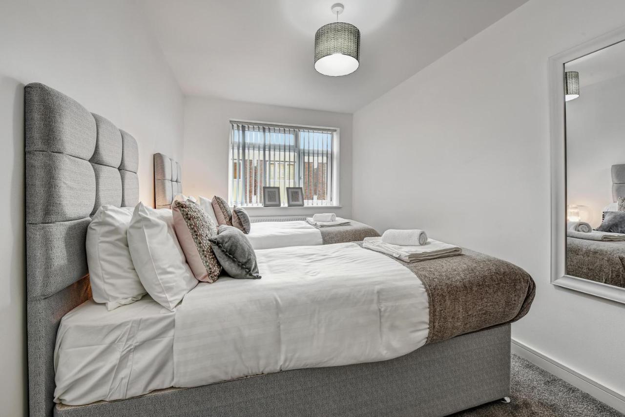 St Martins 2 Bedroom Apartments In Ruislip By 360 Stays エクステリア 写真