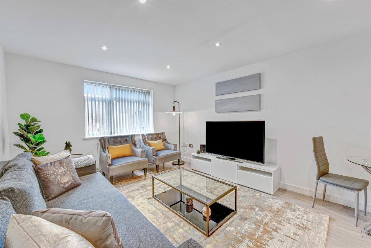 St Martins 2 Bedroom Apartments In Ruislip By 360 Stays エクステリア 写真