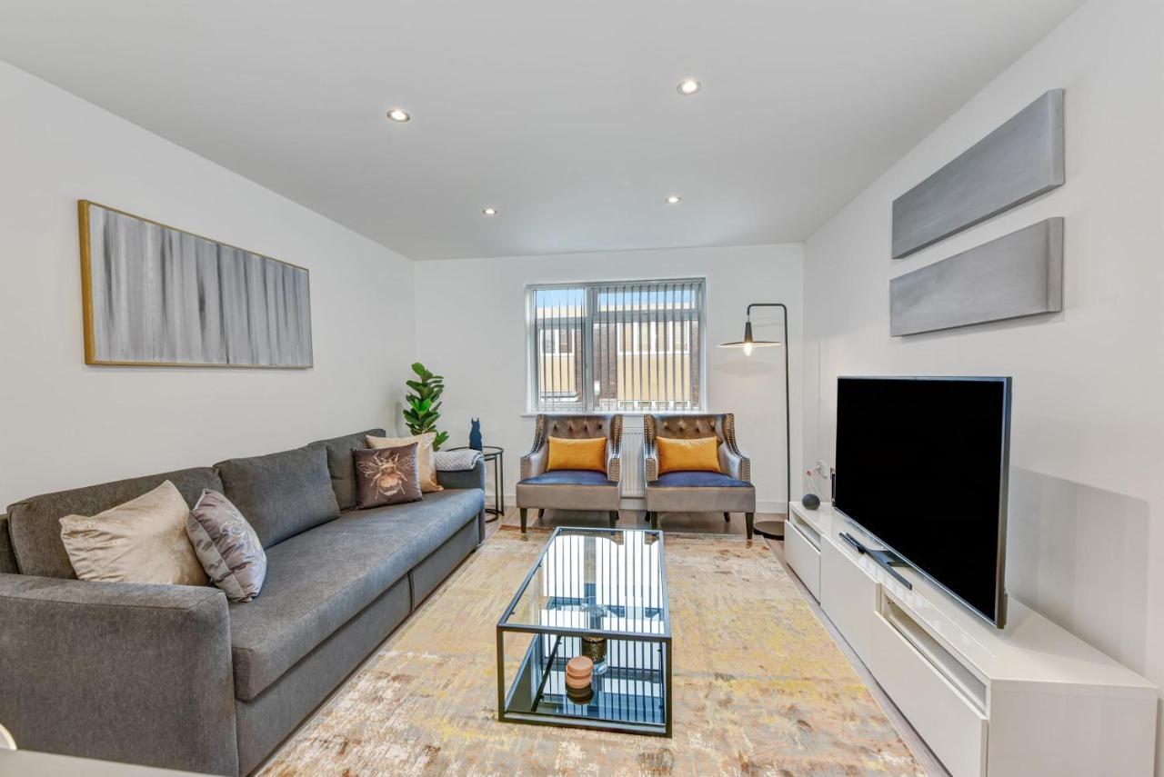 St Martins 2 Bedroom Apartments In Ruislip By 360 Stays エクステリア 写真