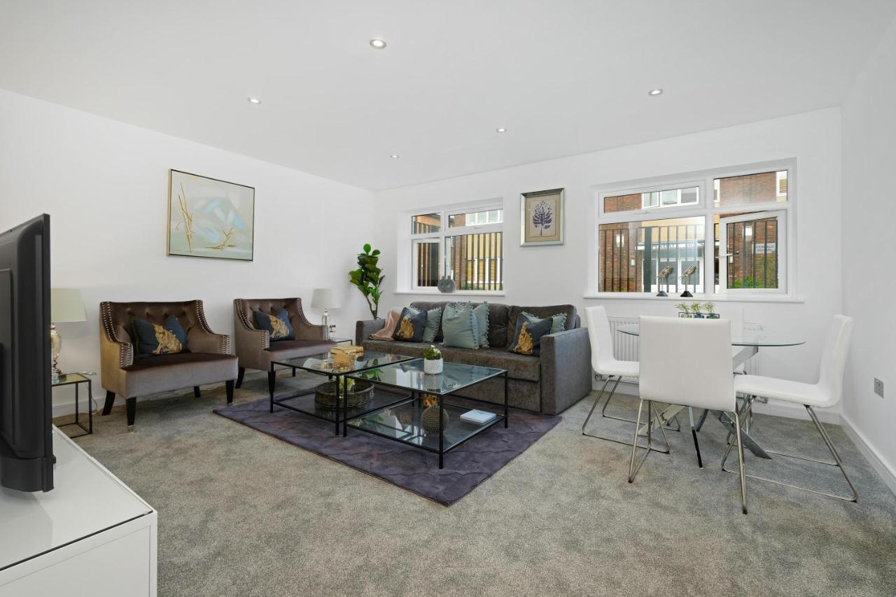St Martins 2 Bedroom Apartments In Ruislip By 360 Stays エクステリア 写真