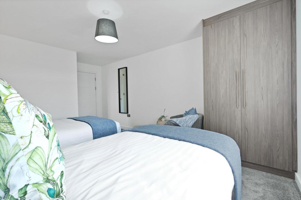 St Martins 2 Bedroom Apartments In Ruislip By 360 Stays エクステリア 写真