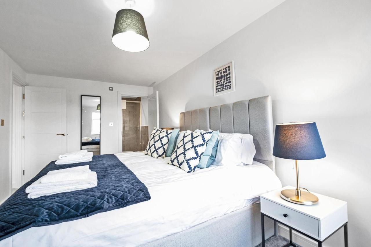 St Martins 2 Bedroom Apartments In Ruislip By 360 Stays エクステリア 写真