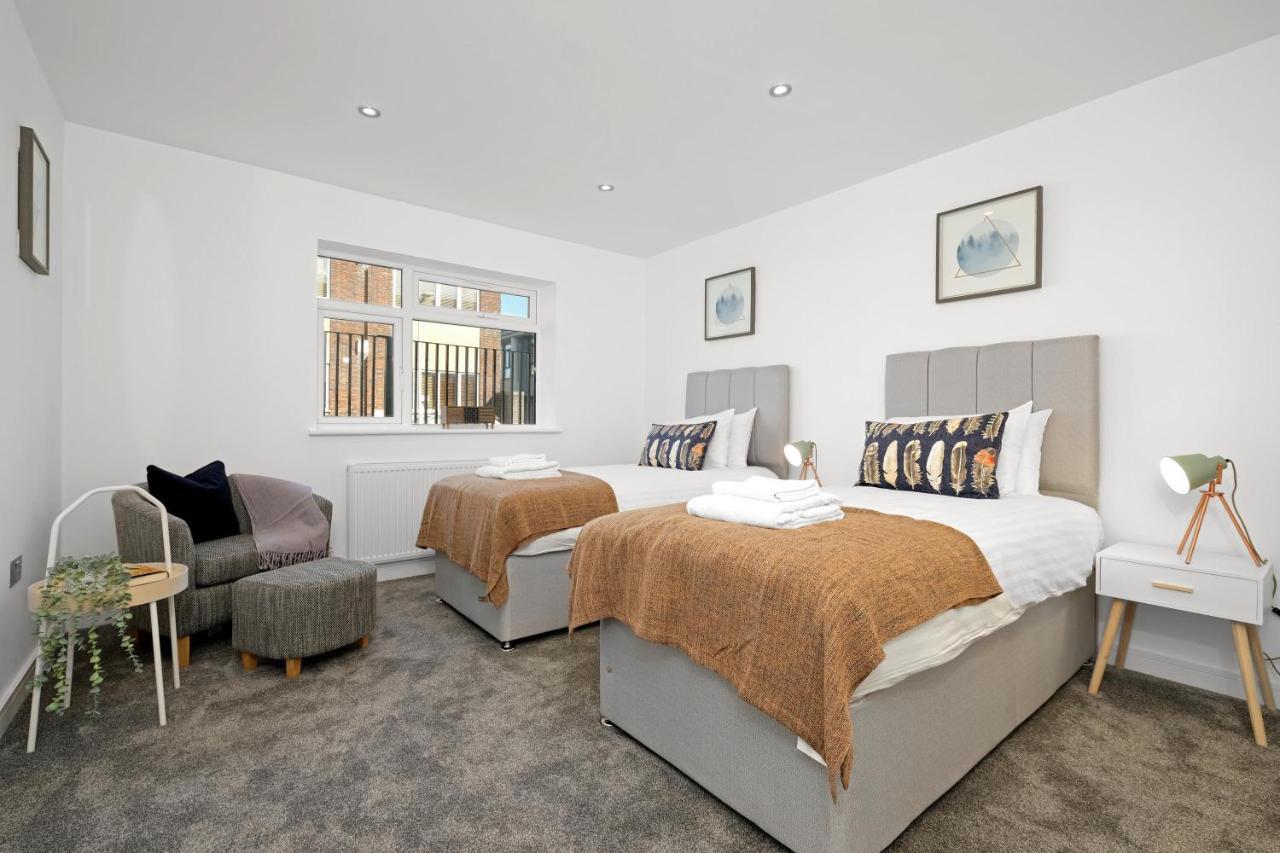 St Martins 2 Bedroom Apartments In Ruislip By 360 Stays エクステリア 写真