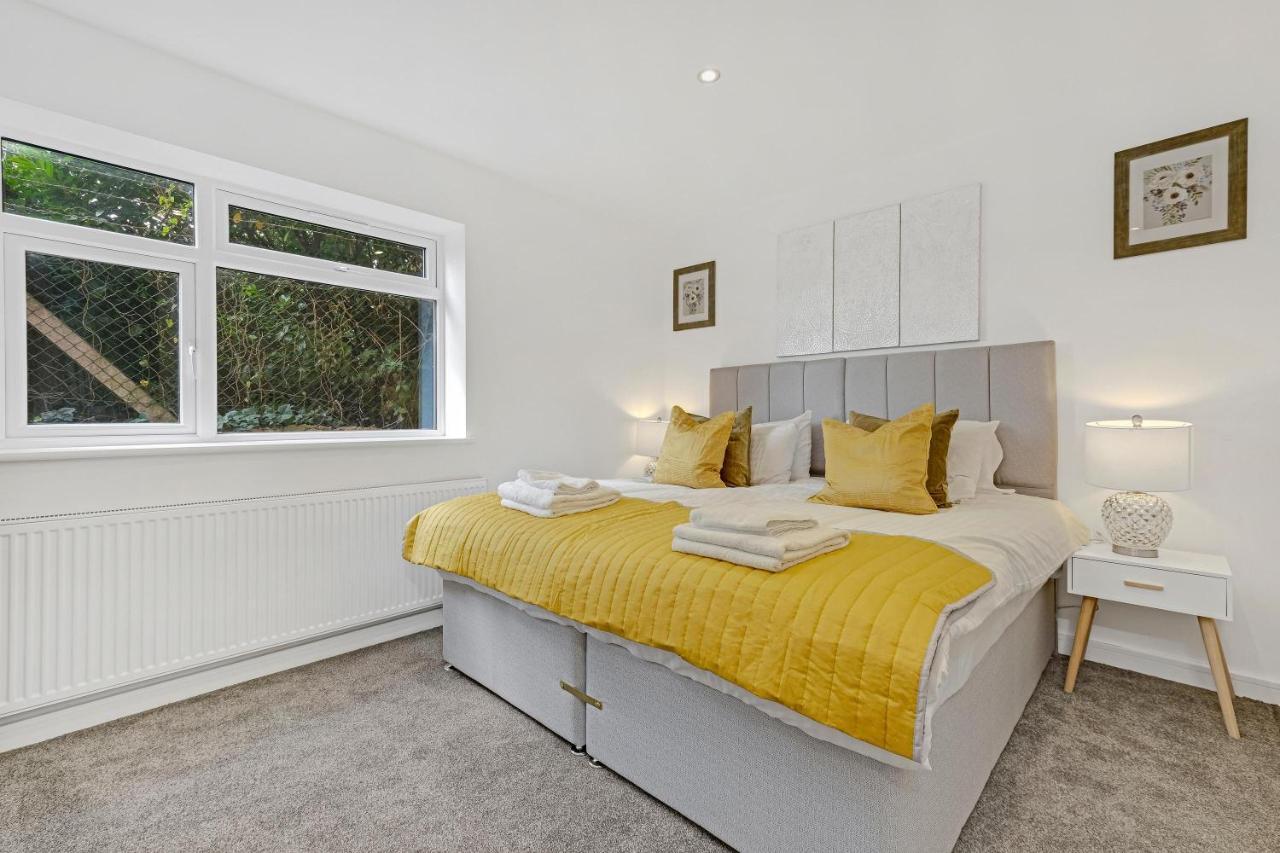 St Martins 2 Bedroom Apartments In Ruislip By 360 Stays エクステリア 写真