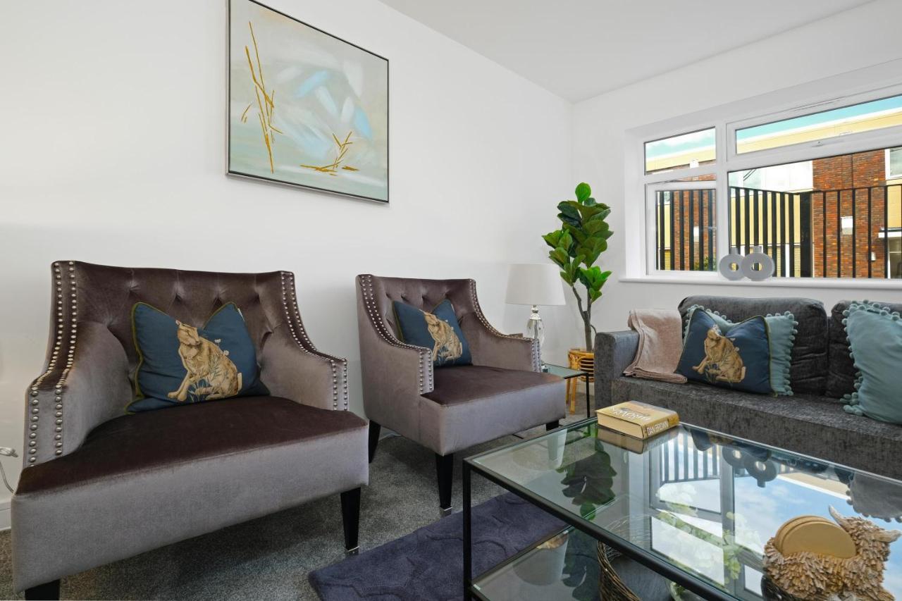 St Martins 2 Bedroom Apartments In Ruislip By 360 Stays エクステリア 写真