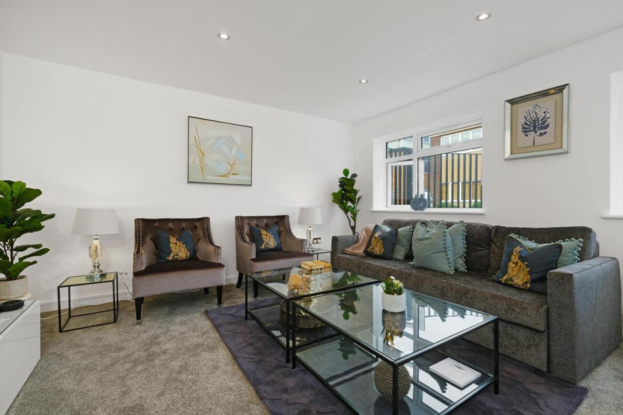 St Martins 2 Bedroom Apartments In Ruislip By 360 Stays エクステリア 写真