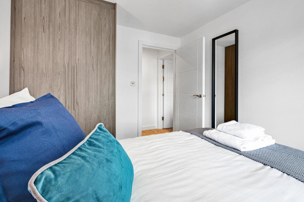 St Martins 2 Bedroom Apartments In Ruislip By 360 Stays エクステリア 写真