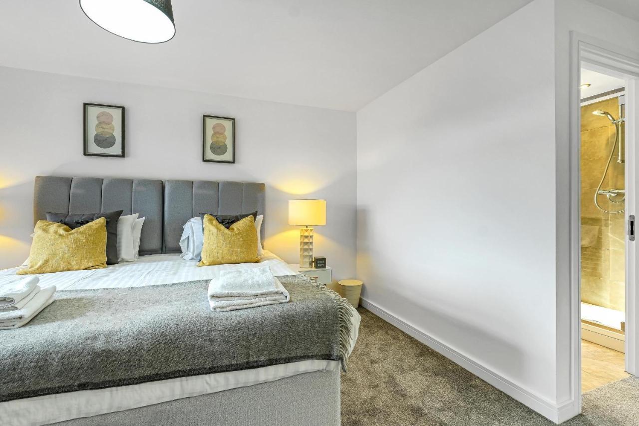 St Martins 2 Bedroom Apartments In Ruislip By 360 Stays エクステリア 写真
