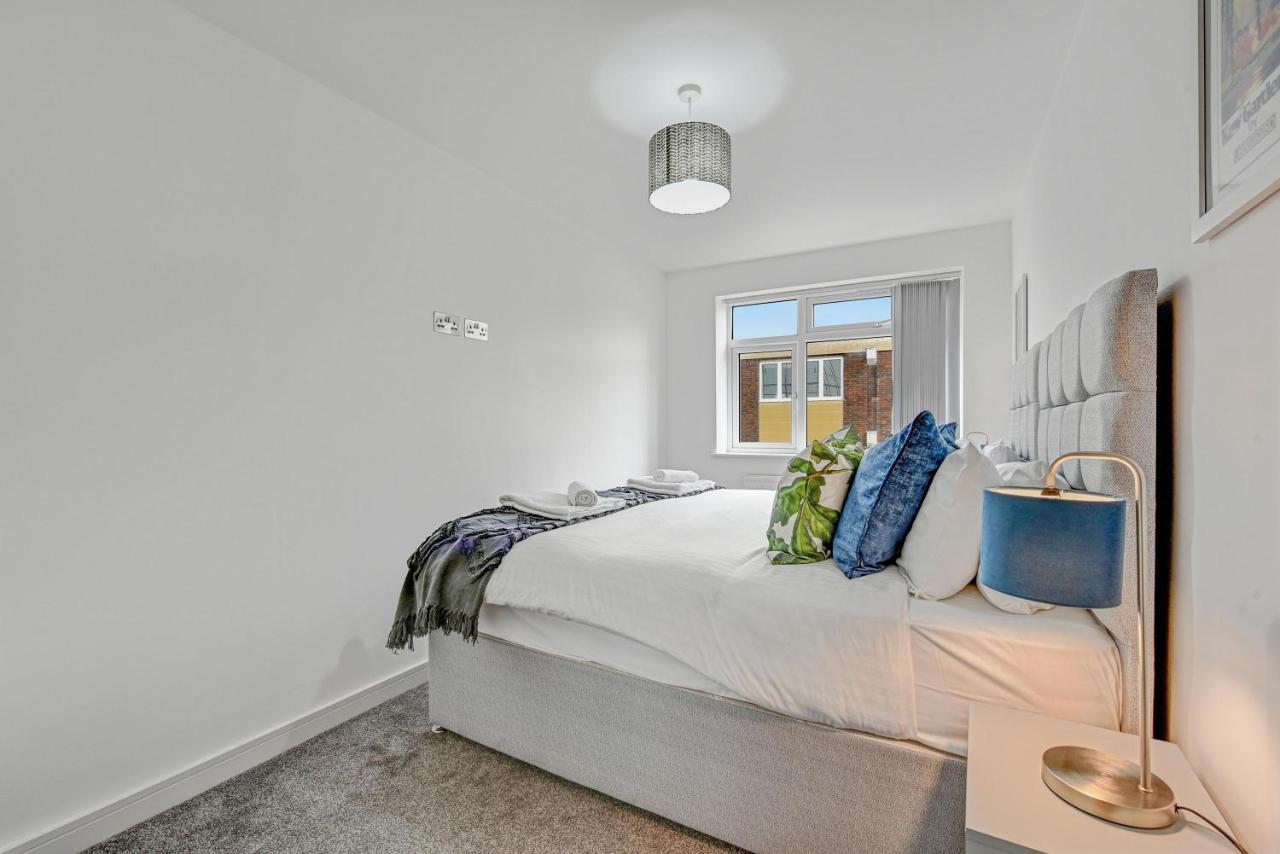 St Martins 2 Bedroom Apartments In Ruislip By 360 Stays エクステリア 写真