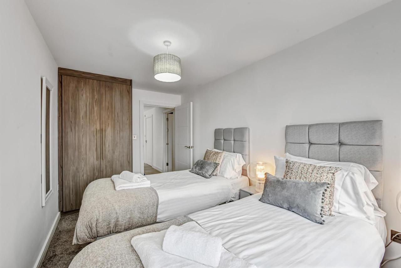 St Martins 2 Bedroom Apartments In Ruislip By 360 Stays エクステリア 写真