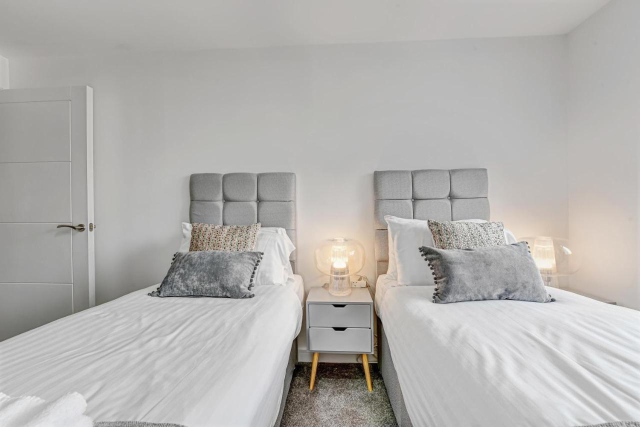 St Martins 2 Bedroom Apartments In Ruislip By 360 Stays エクステリア 写真