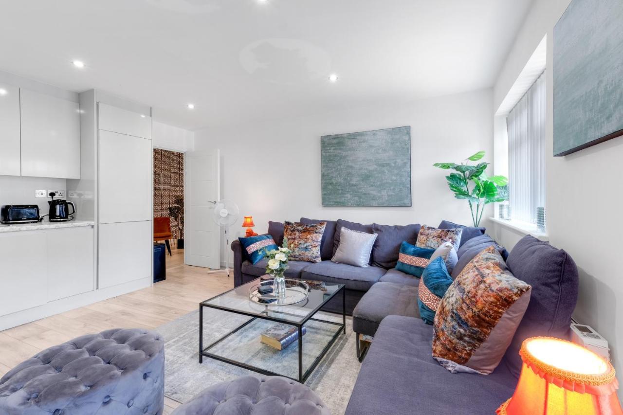 St Martins 2 Bedroom Apartments In Ruislip By 360 Stays エクステリア 写真