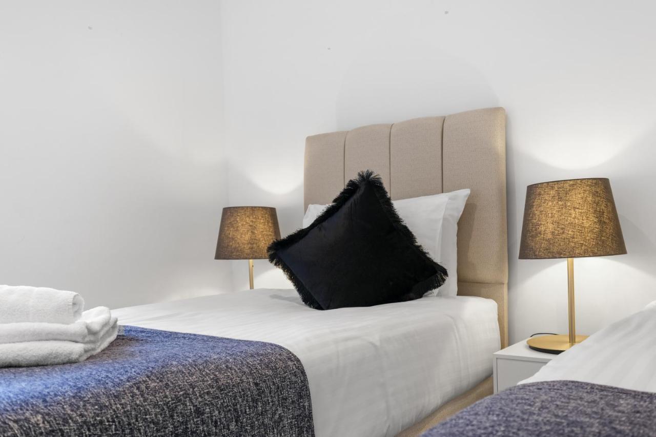 St Martins 2 Bedroom Apartments In Ruislip By 360 Stays エクステリア 写真
