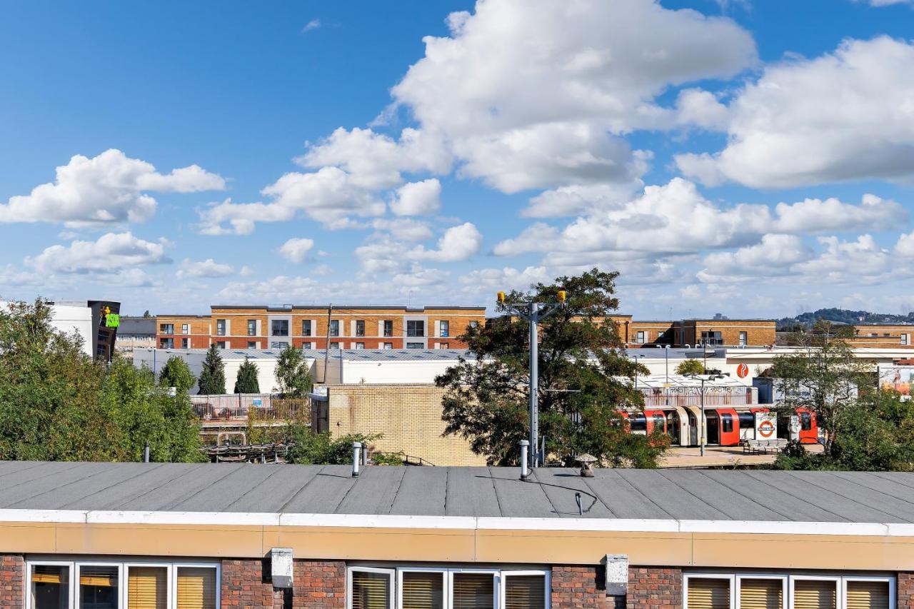 St Martins 2 Bedroom Apartments In Ruislip By 360 Stays エクステリア 写真