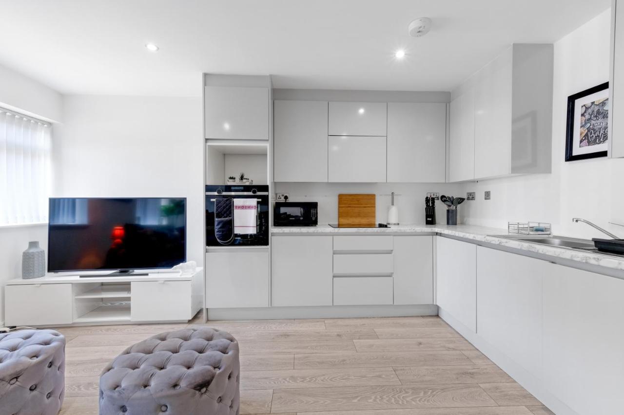 St Martins 2 Bedroom Apartments In Ruislip By 360 Stays エクステリア 写真