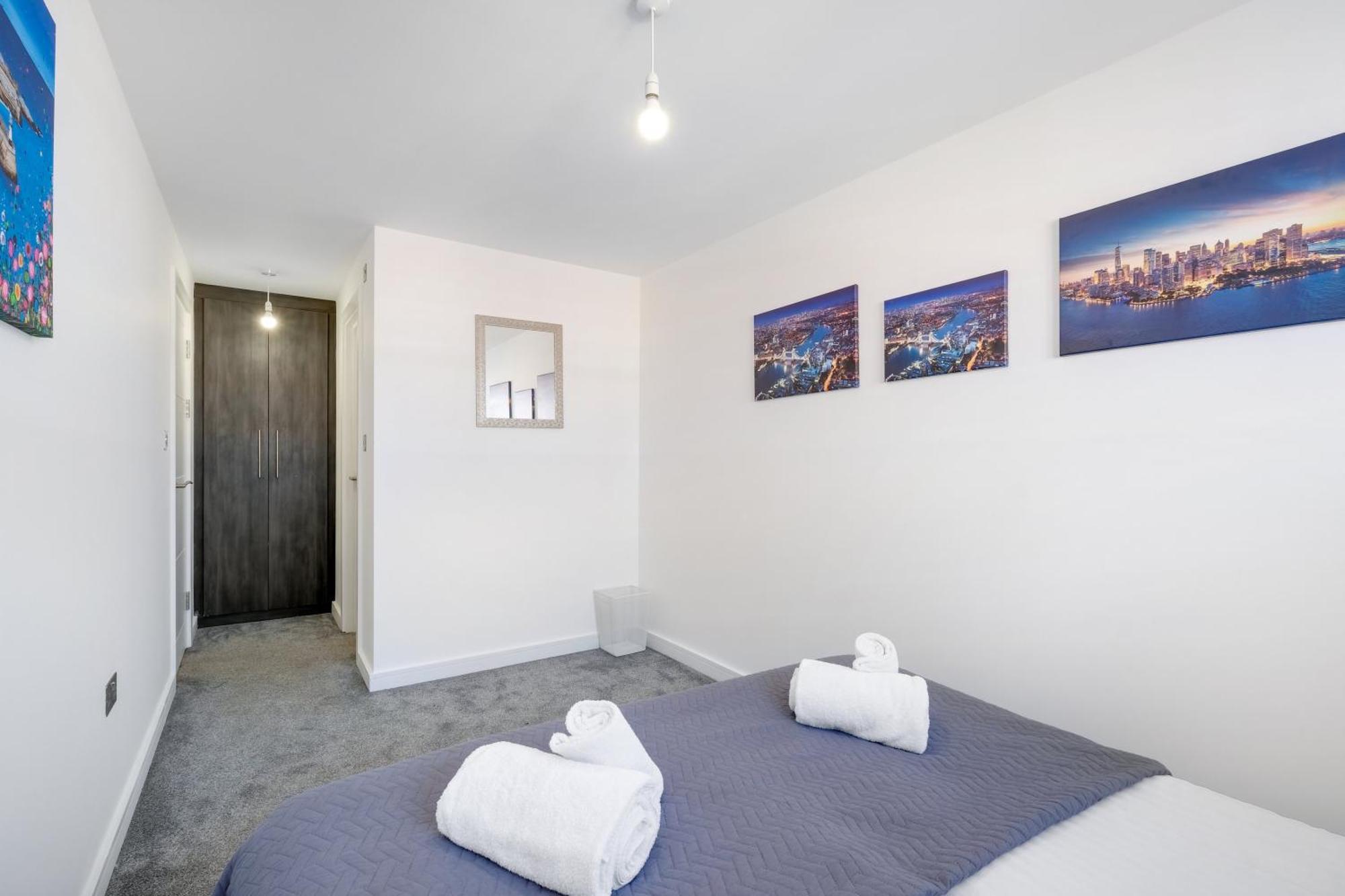 St Martins 2 Bedroom Apartments In Ruislip By 360 Stays エクステリア 写真