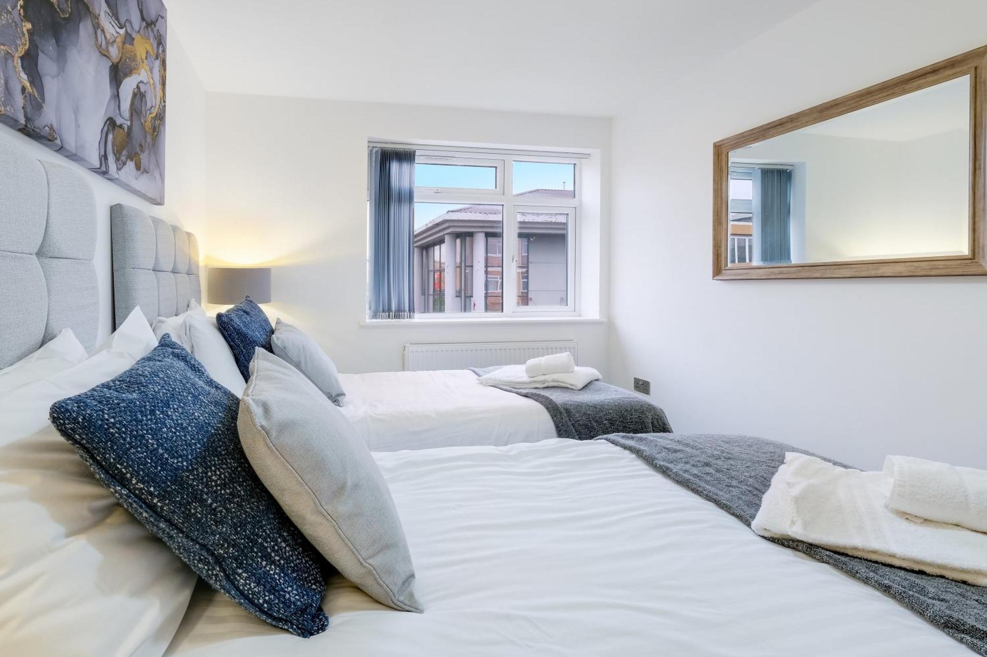 St Martins 2 Bedroom Apartments In Ruislip By 360 Stays エクステリア 写真