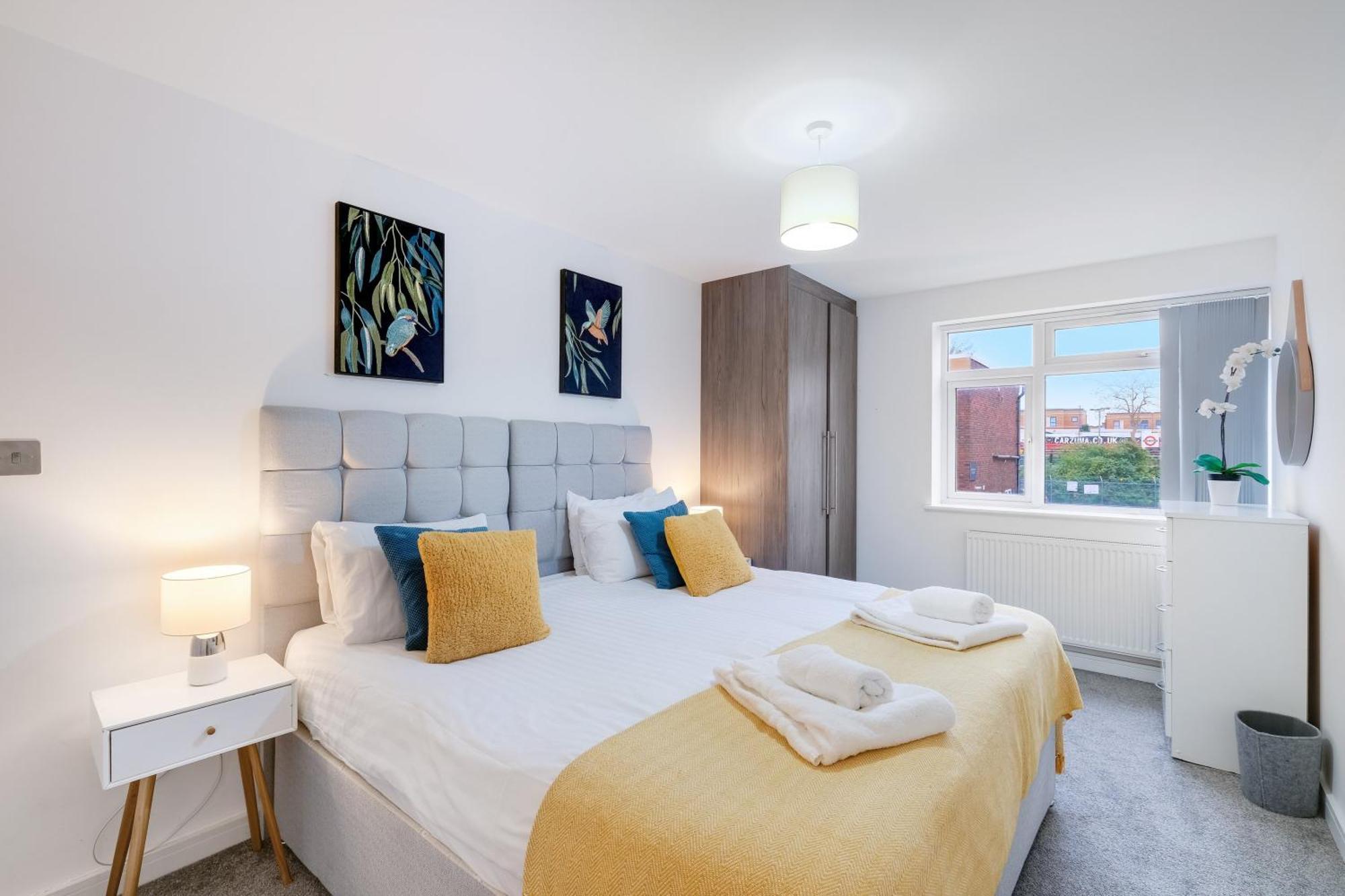 St Martins 2 Bedroom Apartments In Ruislip By 360 Stays エクステリア 写真
