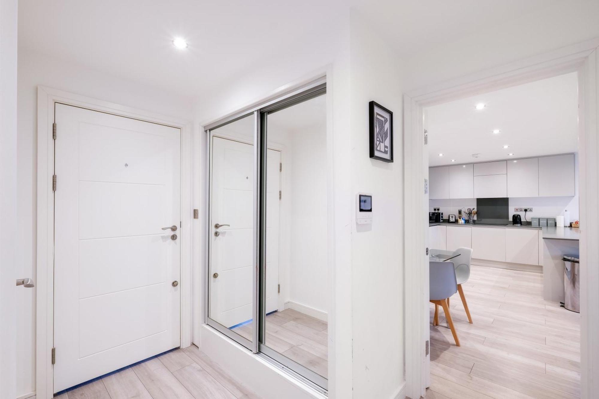St Martins 2 Bedroom Apartments In Ruislip By 360 Stays エクステリア 写真