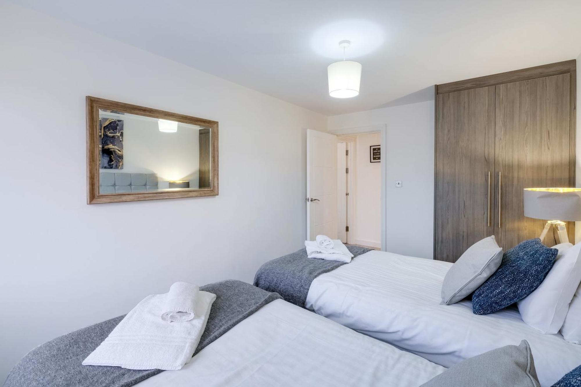 St Martins 2 Bedroom Apartments In Ruislip By 360 Stays エクステリア 写真