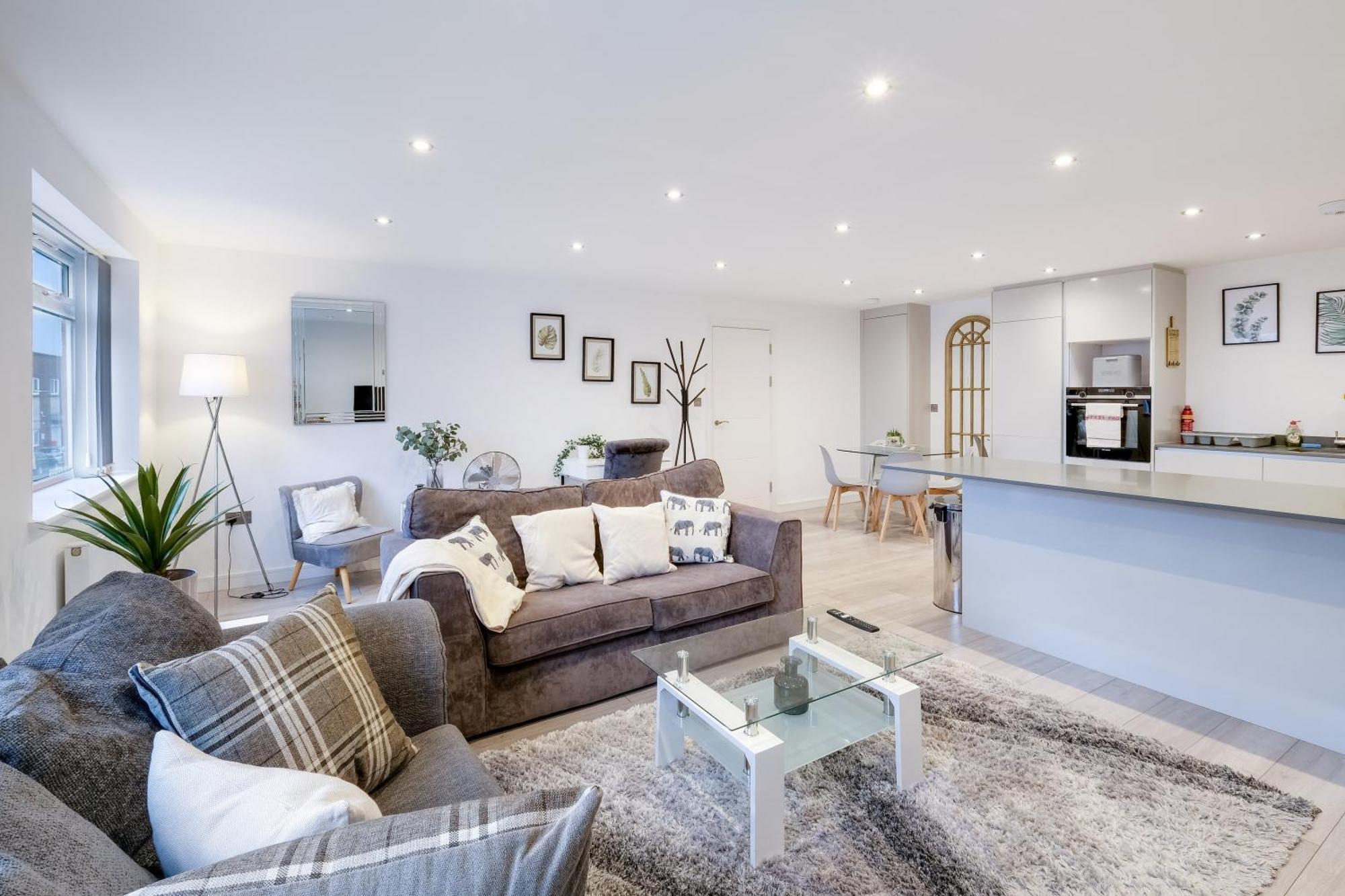 St Martins 2 Bedroom Apartments In Ruislip By 360 Stays エクステリア 写真